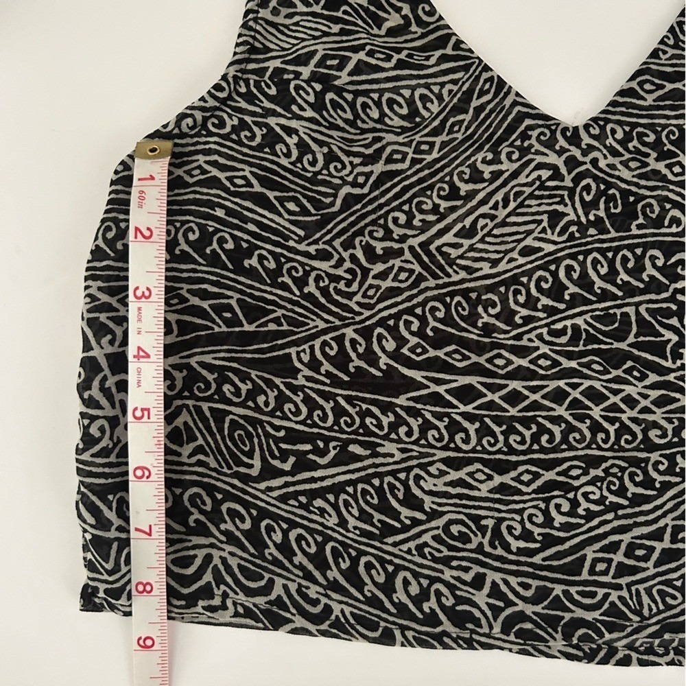 ⭐ Brandy Melville V-Neck Chiffon Heart Cutout Cropped Blouse Tank OS - Picture 5 of 6